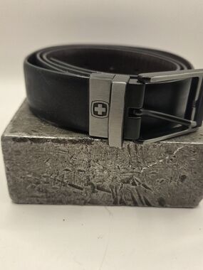 Swiss Gear reversible leather belt